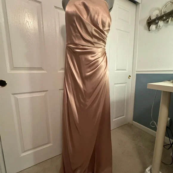 David's Bridal Galina Signature Charmeuse Draped One-Shoulder Dress - Picture 8 of 9